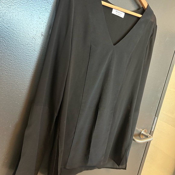 Bailey 44 sheer flowing slit blouse- I believe silk size S excellent cond - Picture 3 of 10
